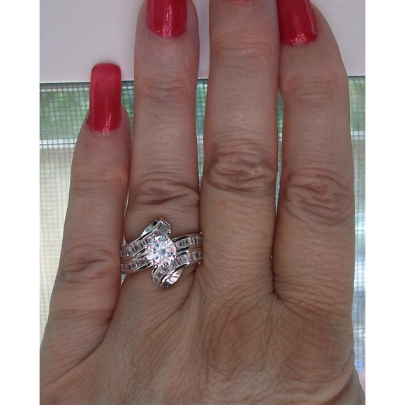 925 STERLING SILVER Cubic Zirconia Twist Ring With Baguettes - Picture 11 of 16